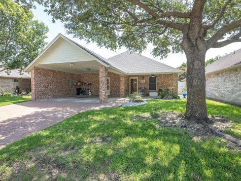 102 Royal Crest Court Red Oak TX 75154