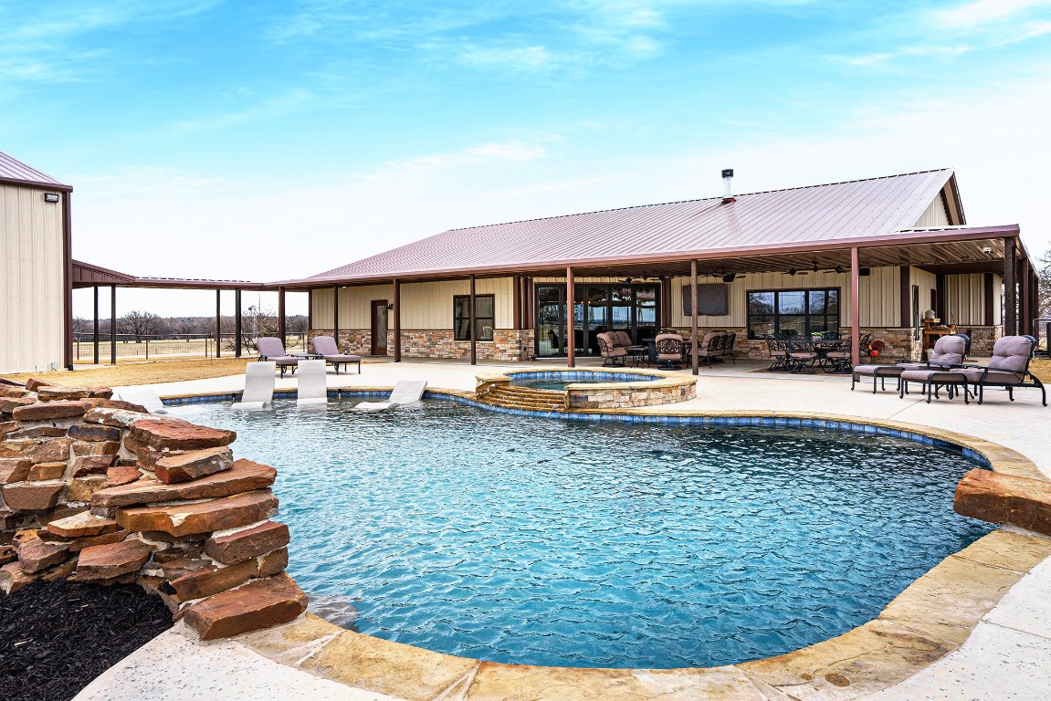 998 County Road 1270 Alvord TX 76225