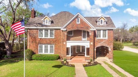 1300 S Houston Street Kaufman TX 75142