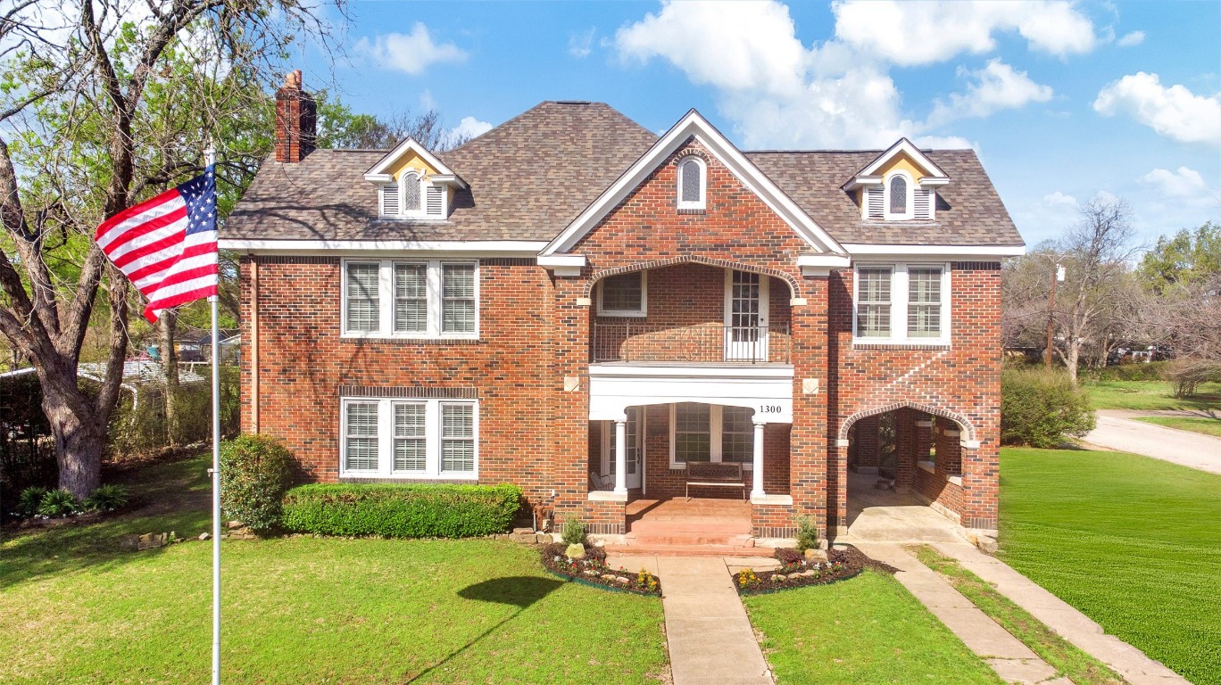1300 S Houston Street Kaufman TX 75142