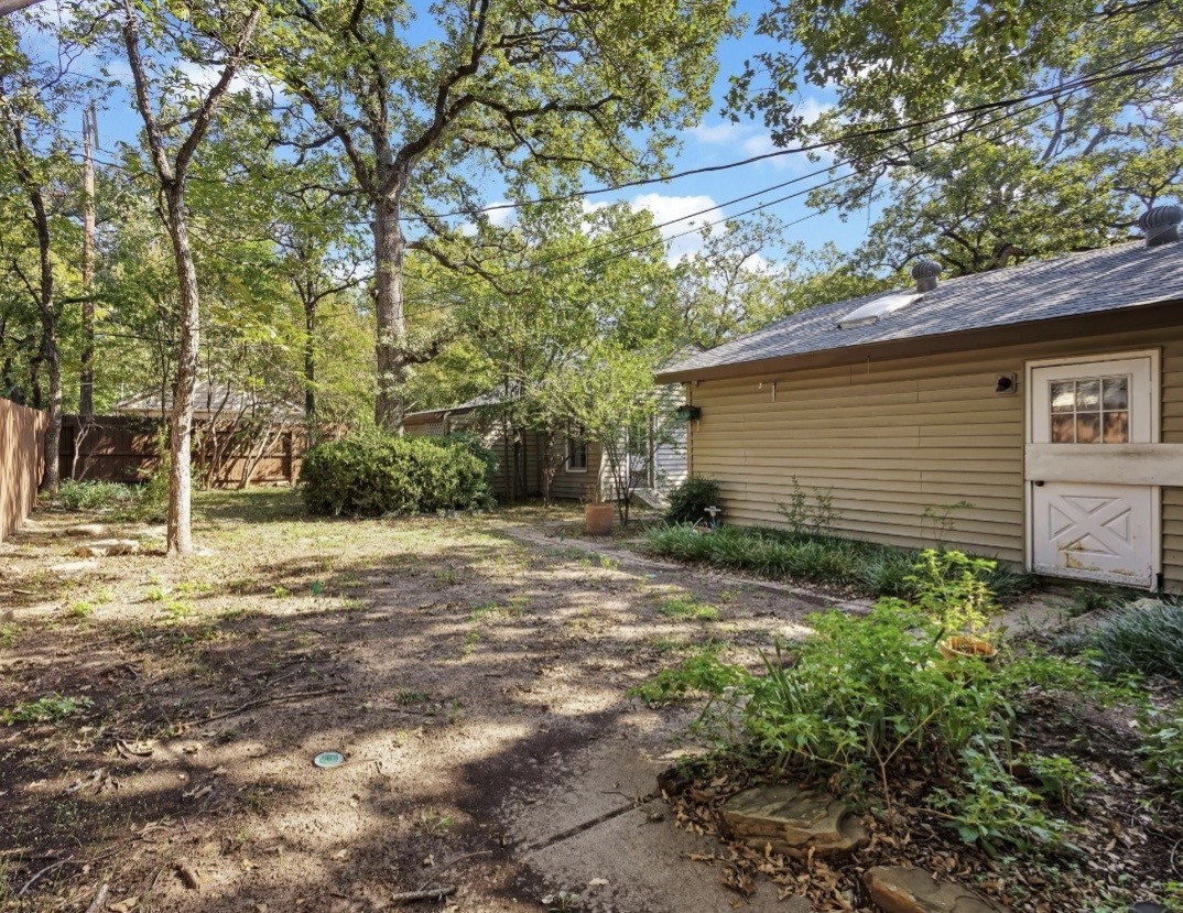 2233 Goldenrod Avenue Fort Worth TX 76111