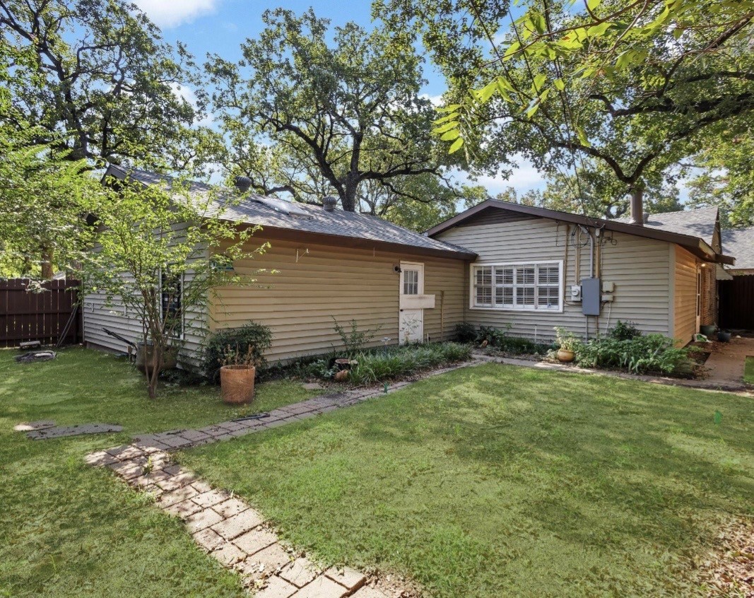 2233 Goldenrod Avenue Fort Worth TX 76111