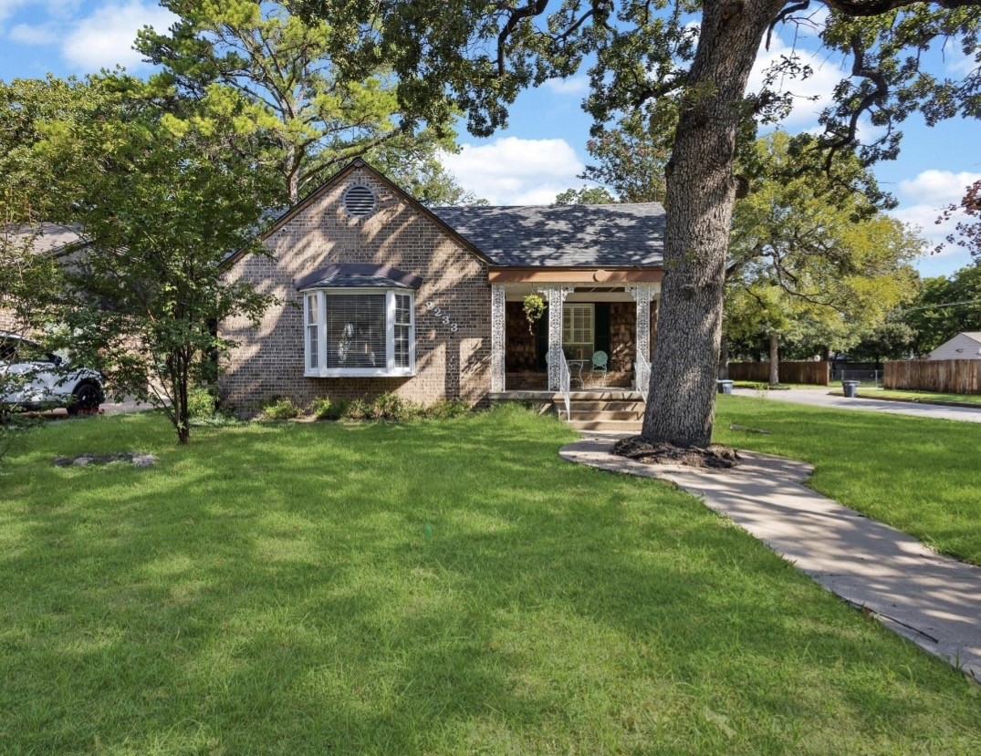 2233 Goldenrod Avenue Fort Worth TX 76111