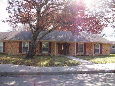 1804 Alexander Drive Waxahachie TX 75165