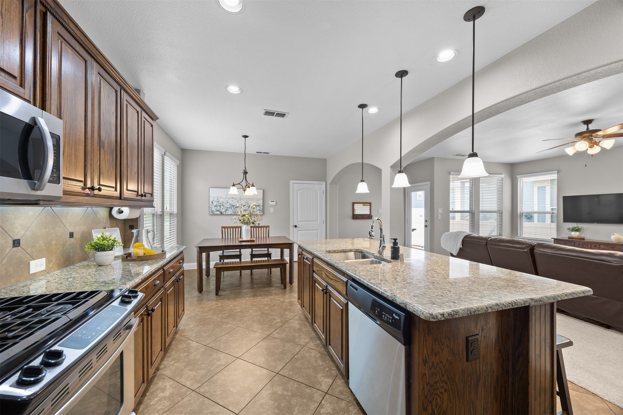 1220 King George Lane Savannah TX 76227