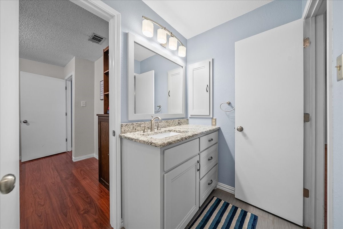 3432 Vine Ridge Bedford TX 76021