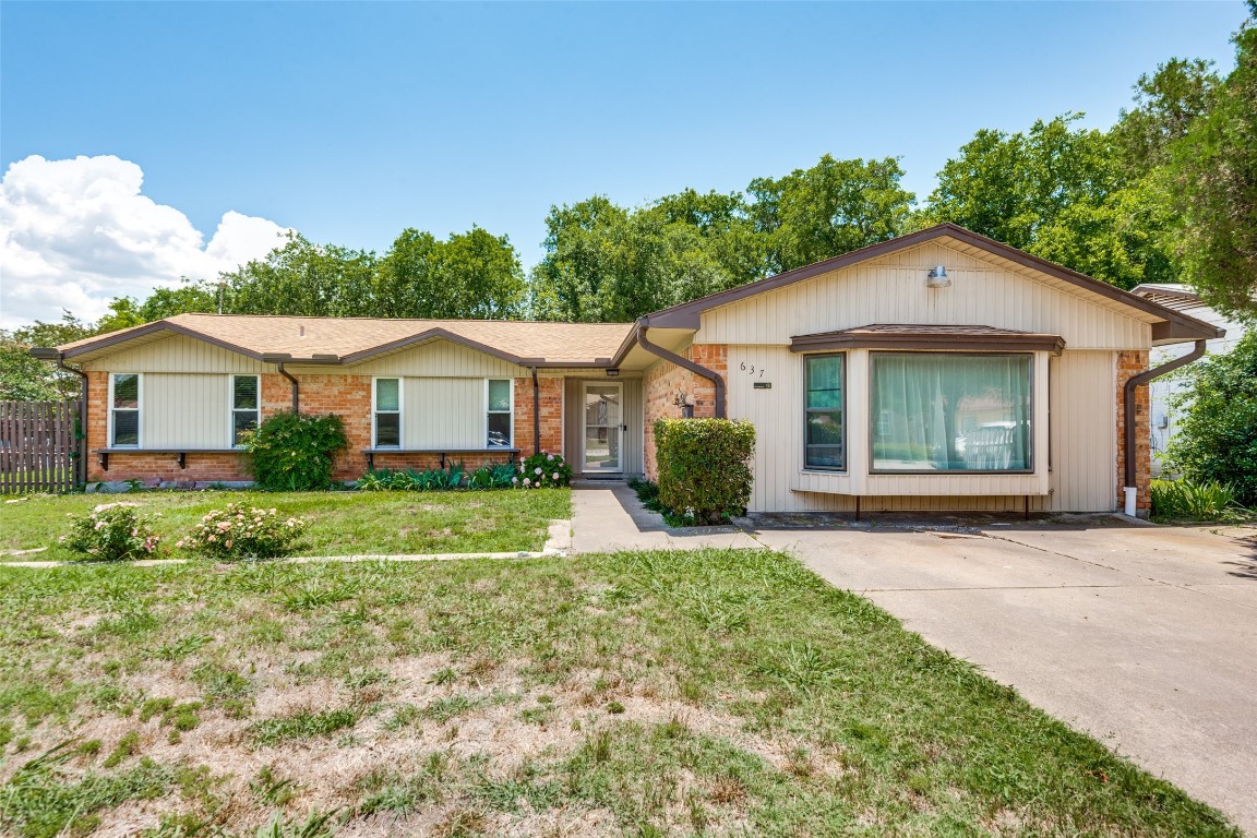 637 W Springdale Lane Grand Prairie TX 75052