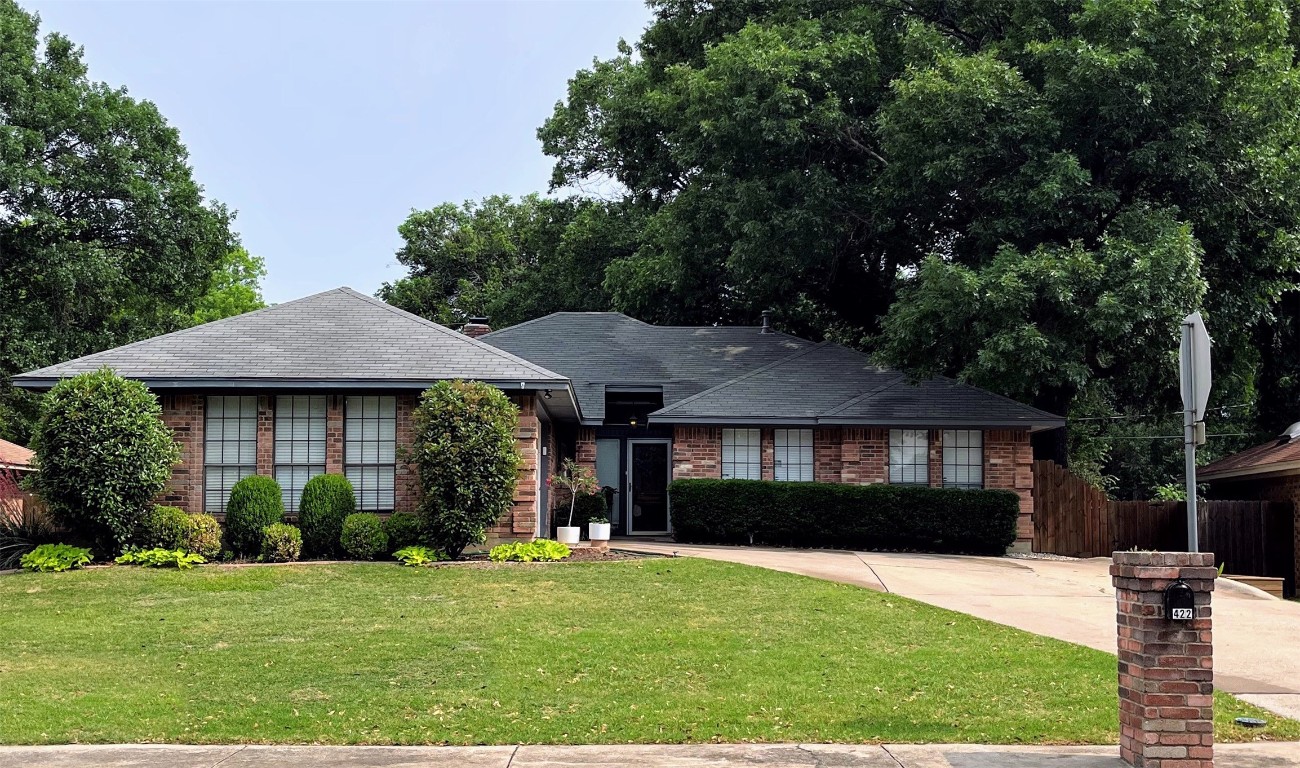 422 Oakview Drive Grand Prairie TX 75050