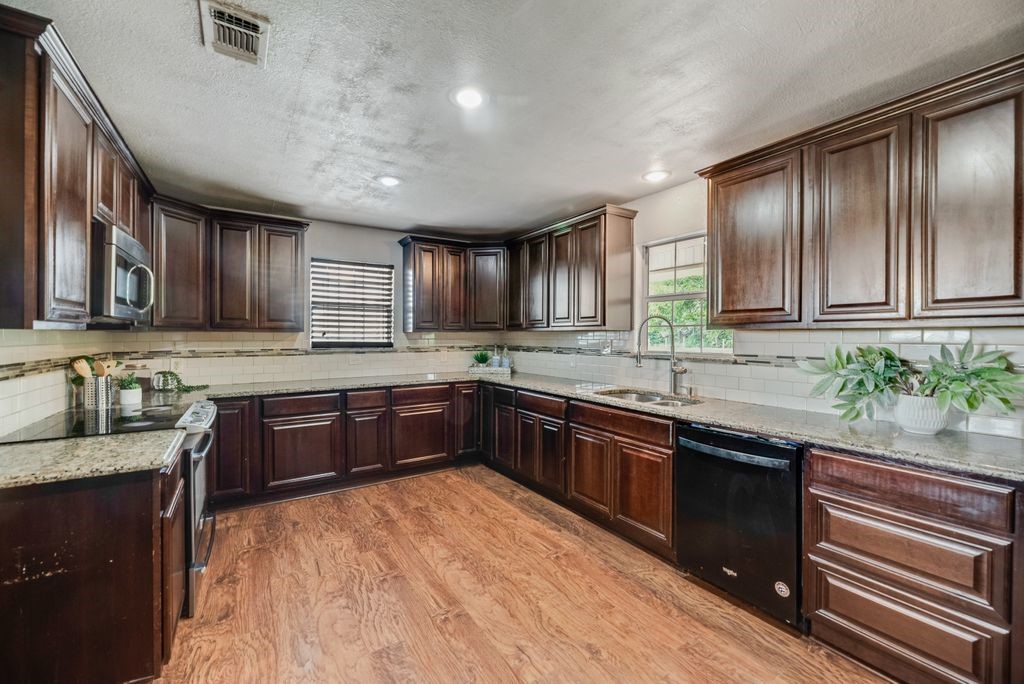 10752 County Road 312 Terrell TX 75161