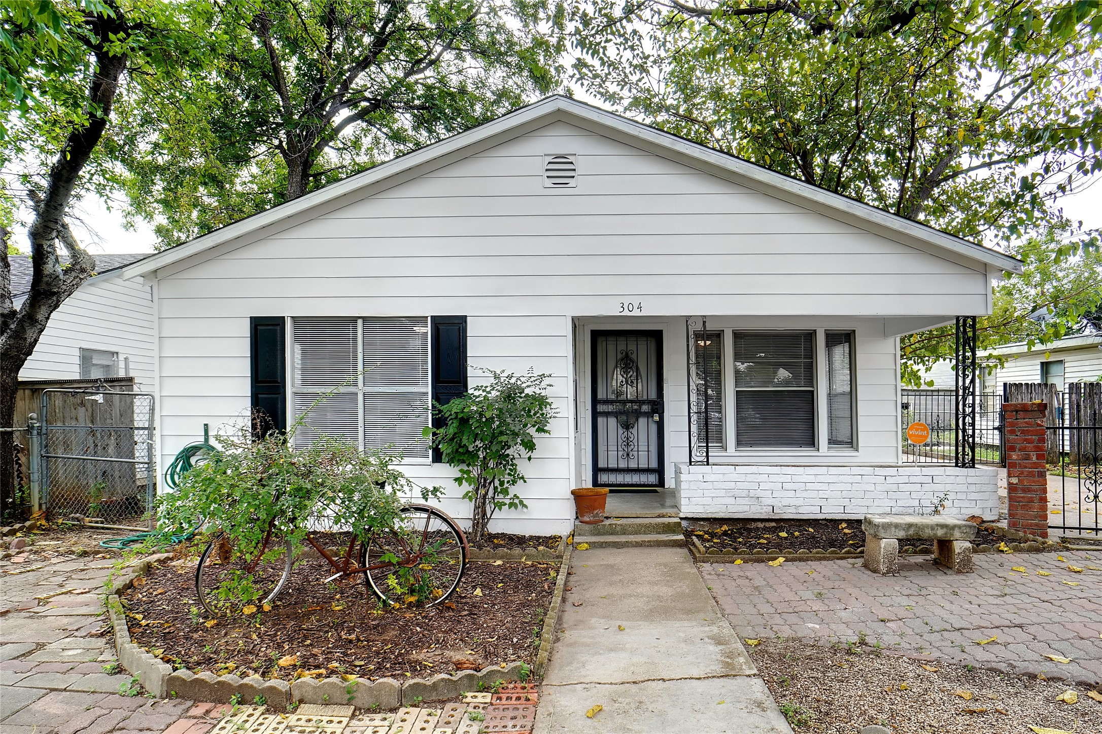 304 E Fogg Street Fort Worth TX 76110