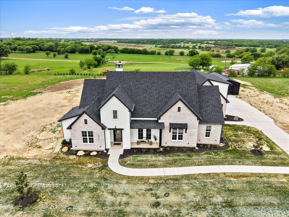 711 Hummingbird Lane Justin TX 76247