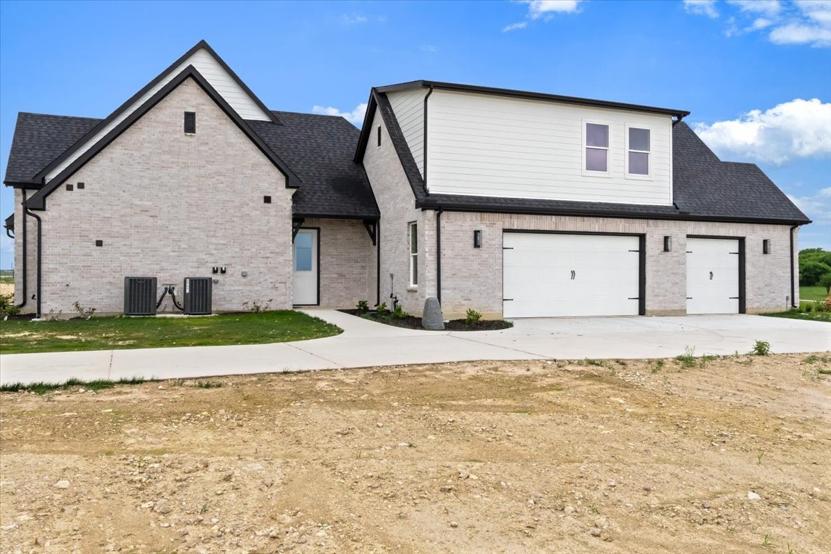 711 Hummingbird Lane Justin TX 76247