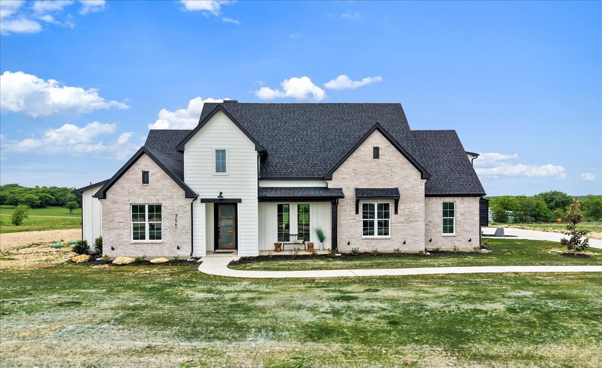 711 Hummingbird Lane Justin TX 76247