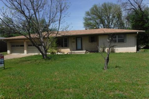 1102 W Howard Street Olney TX 76374