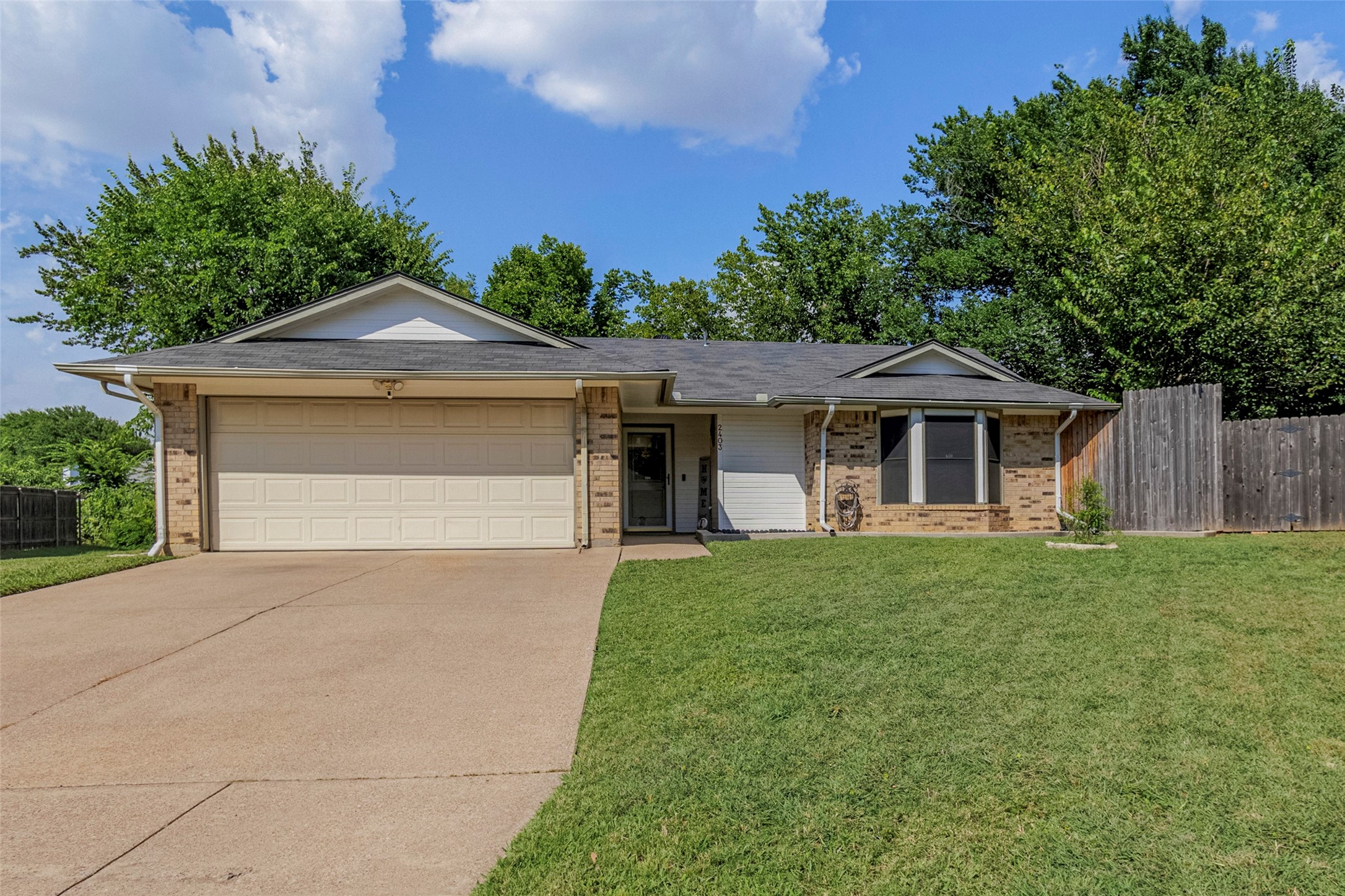 2403 Homewood Trail Arlington TX 76015
