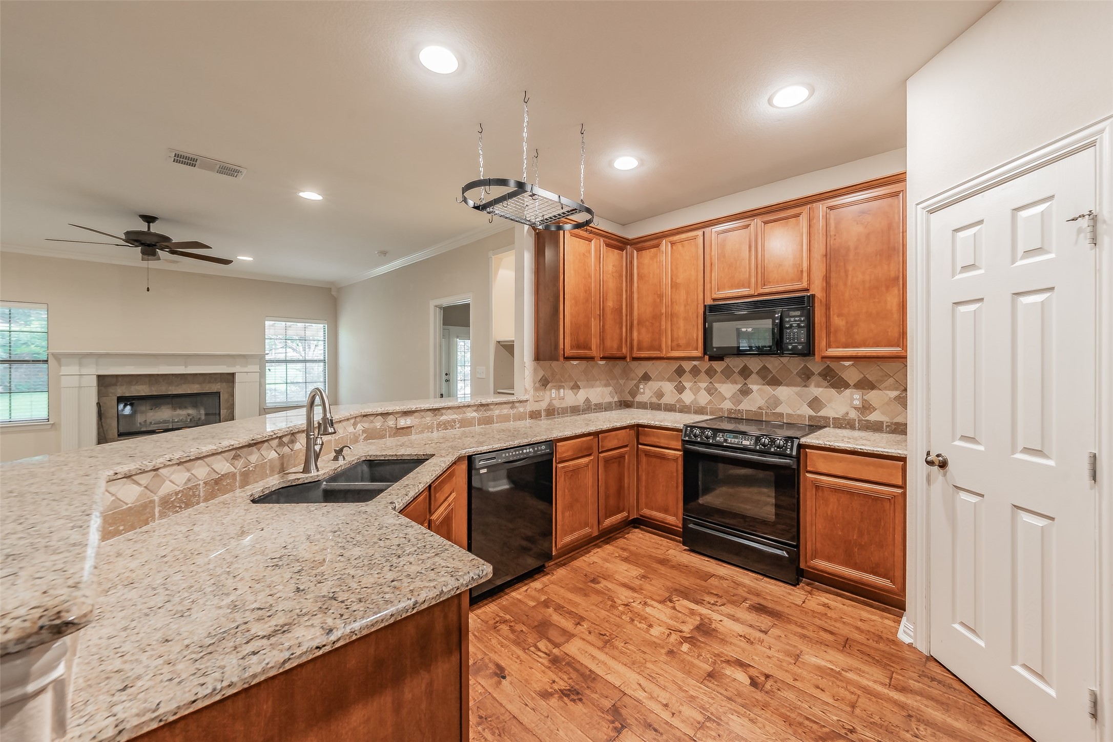 2728 Park Place Burleson TX 76028