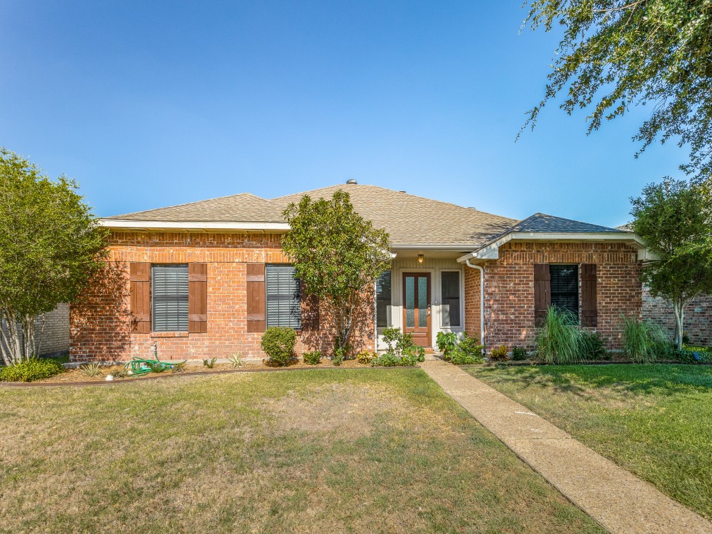 4506 Lakeway Drive Garland TX 75043