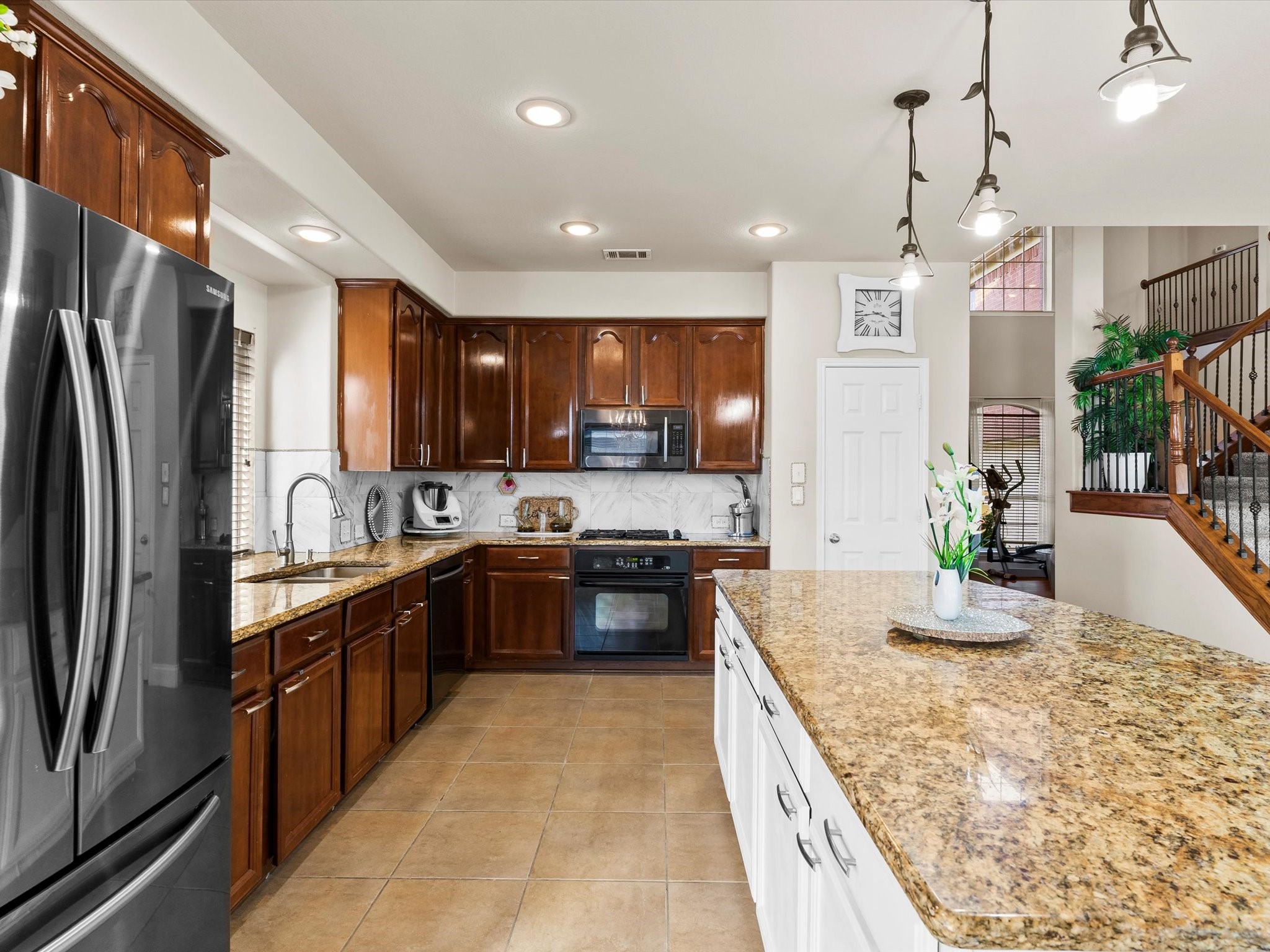 5556 Nacogdoches Trail Grand Prairie TX 75052