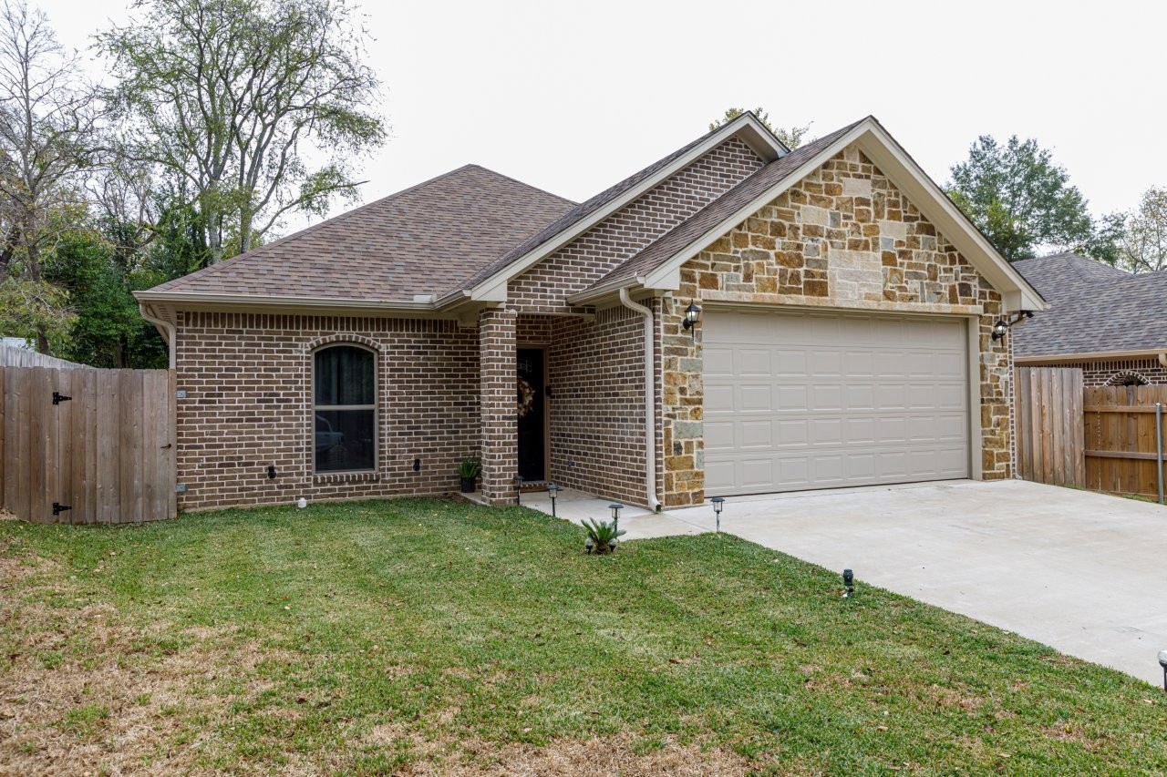 206 Willowbrook Avenue Tyler TX 75702