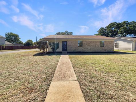 928 Shady Oaks Drive Kennedale TX 76060