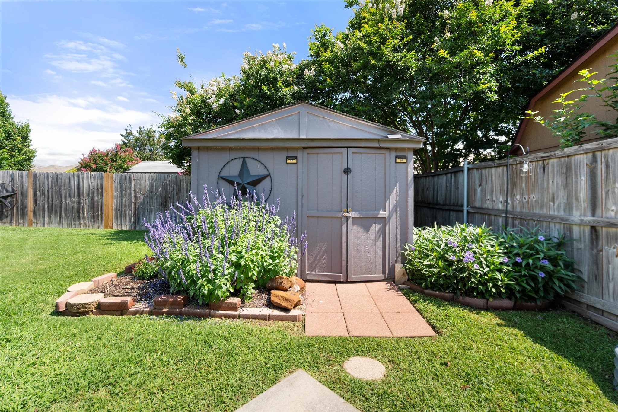 4111 Highgrove Drive Arlington TX 76001