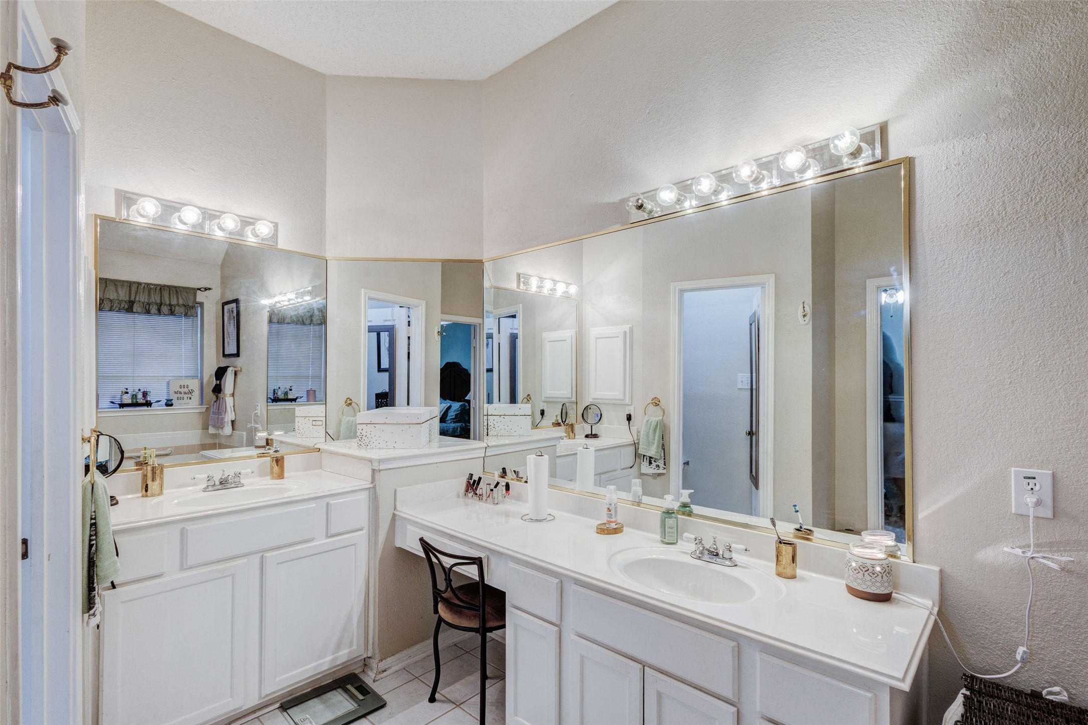1403 Dutchman Creek Drive Desoto TX 75115