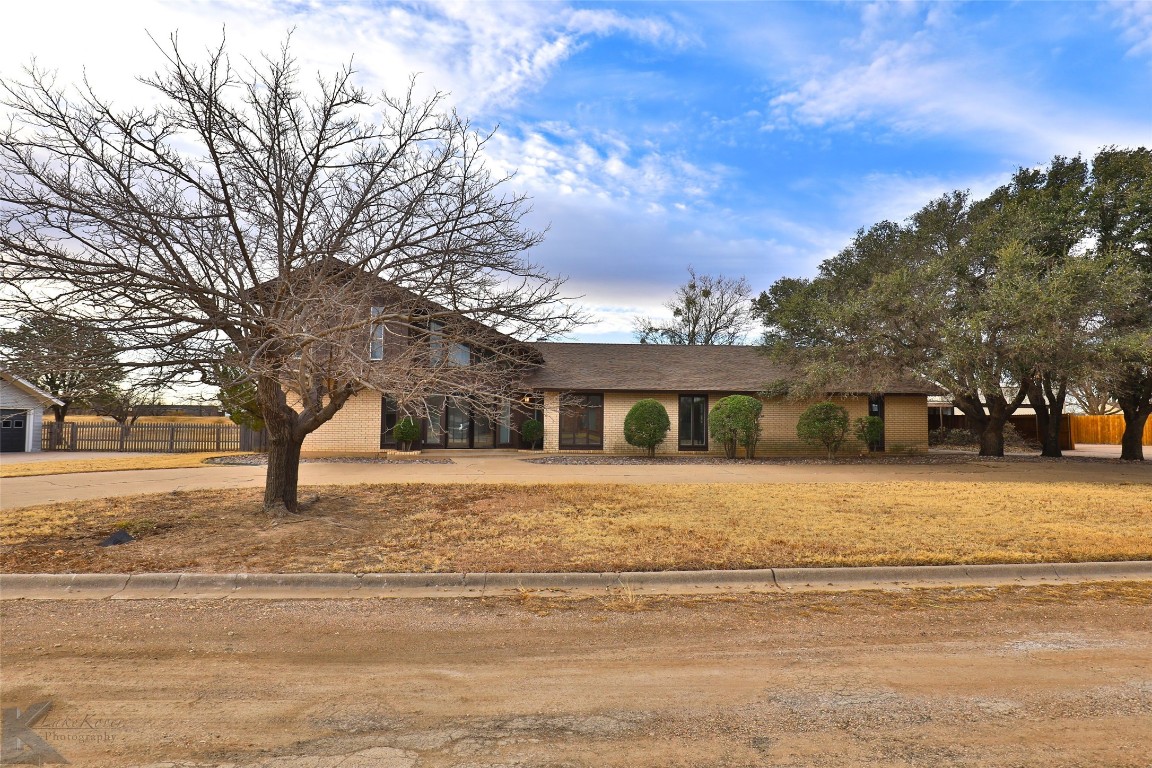 8 Westwind Circle Stamford TX 79553