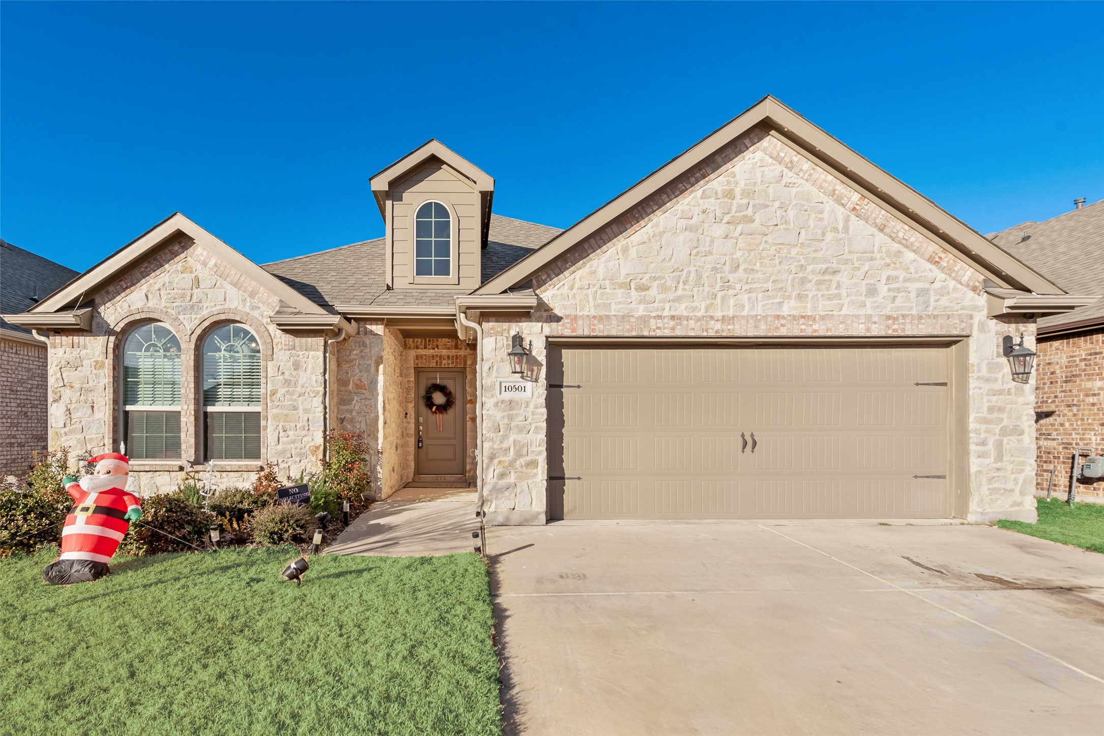 10501 Fountain Gate Street Aubrey TX 76227