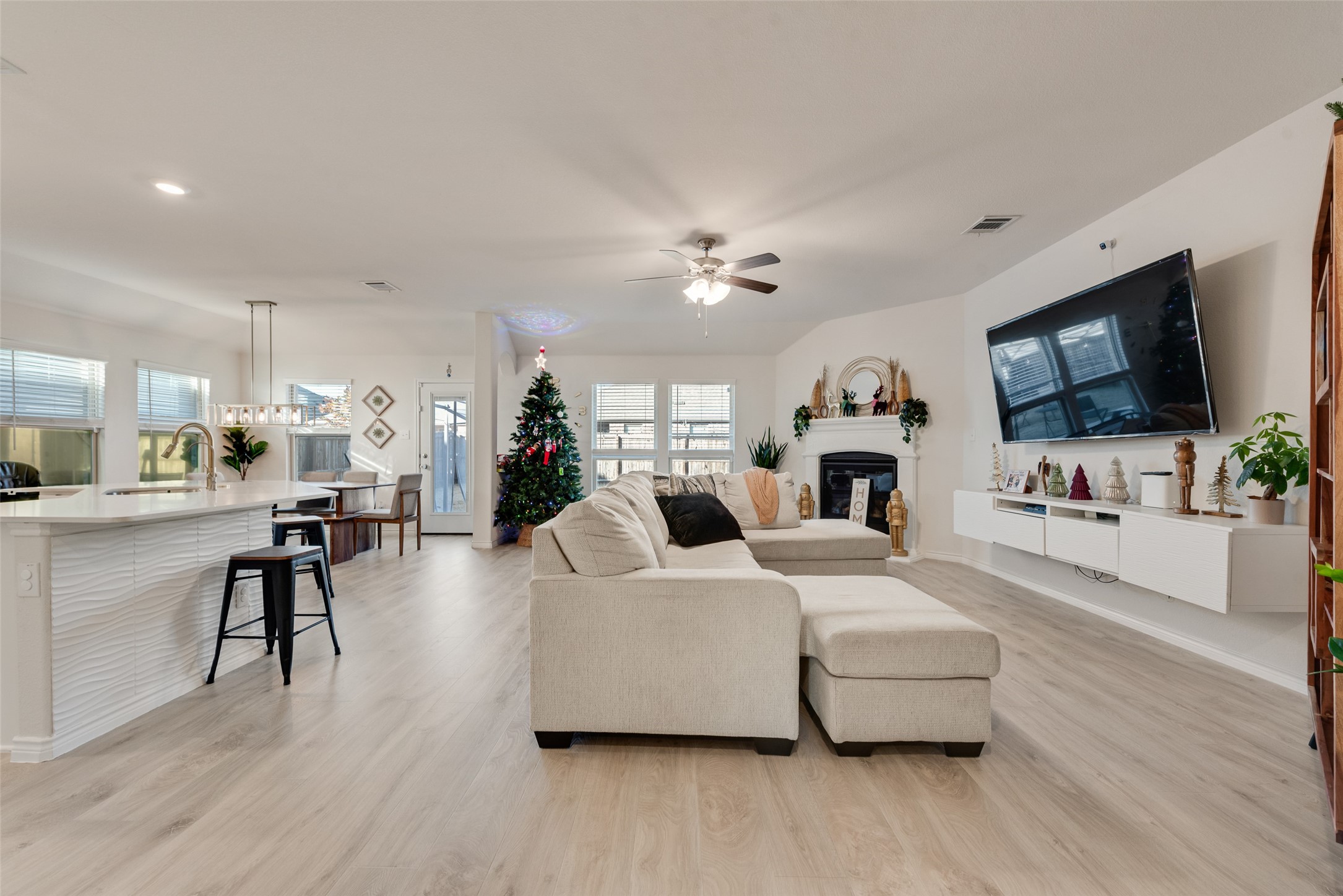 10501 Fountain Gate Street Aubrey TX 76227