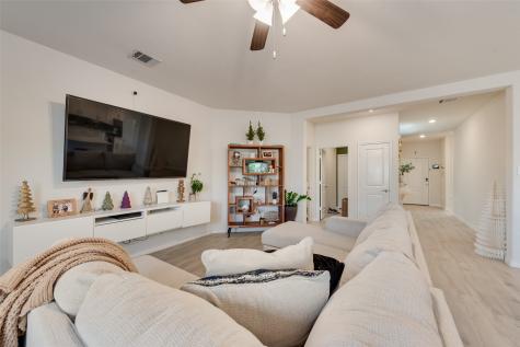 10501 Fountain Gate Street Aubrey TX 76227