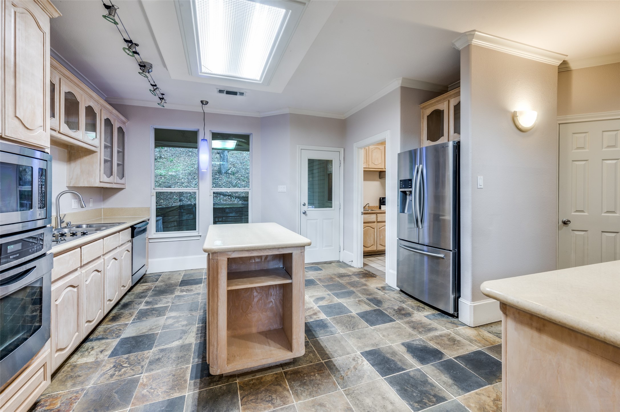 1805 Old Oak Drive Arlington TX 76012