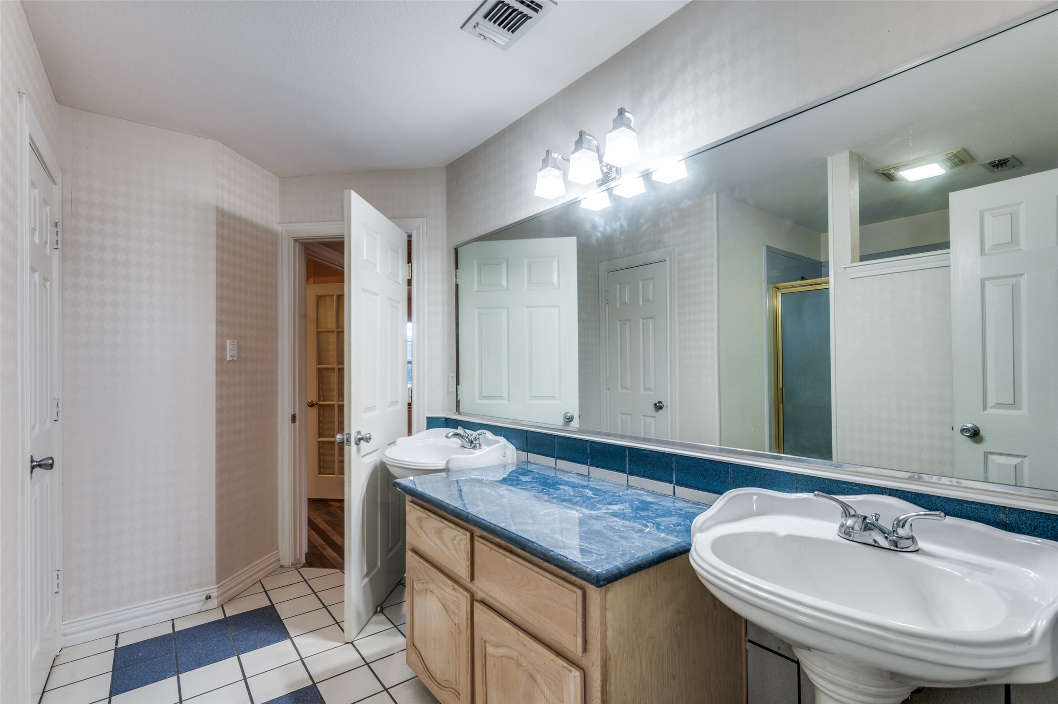 1805 Old Oak Drive Arlington TX 76012