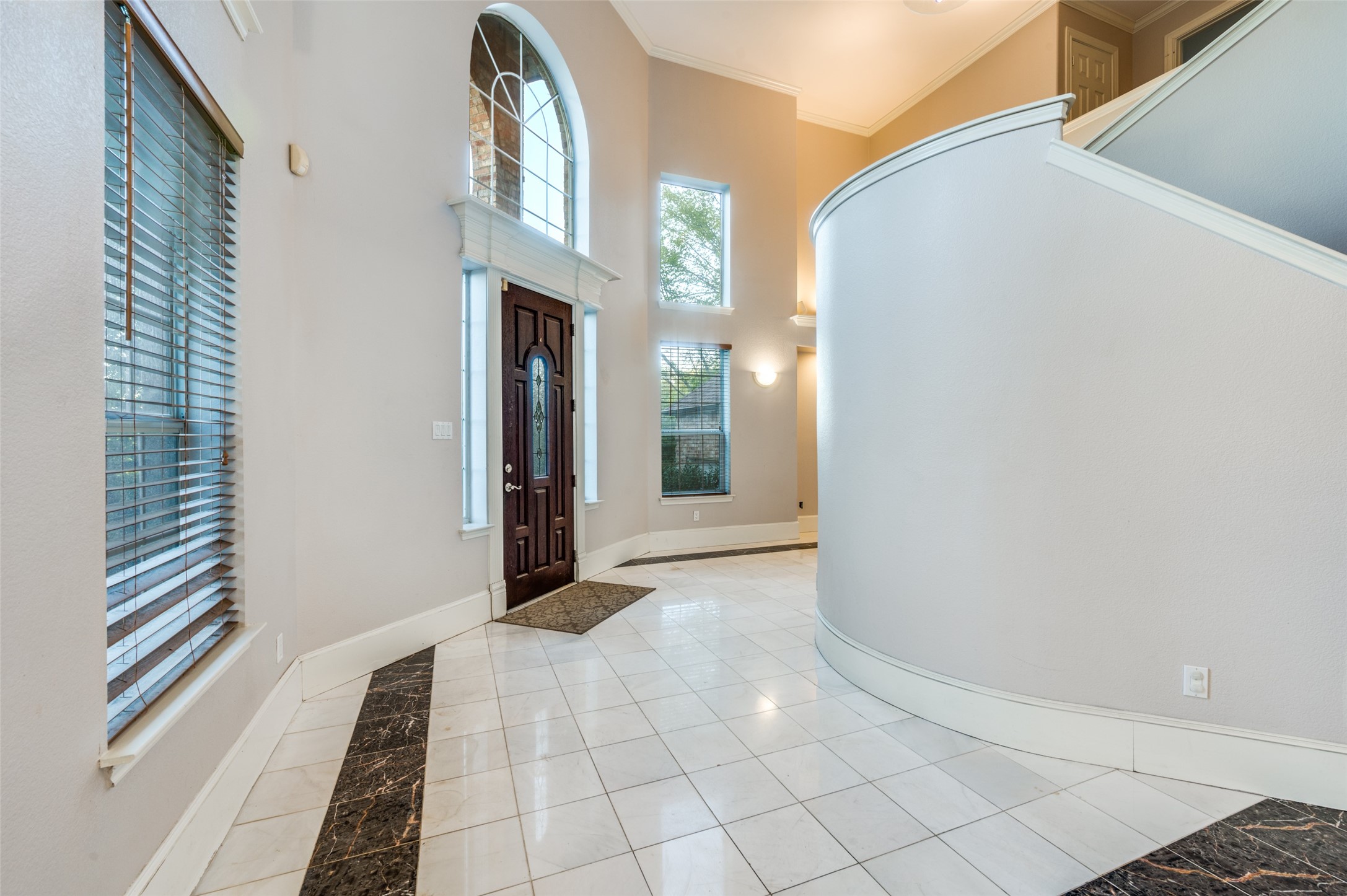 1805 Old Oak Drive Arlington TX 76012