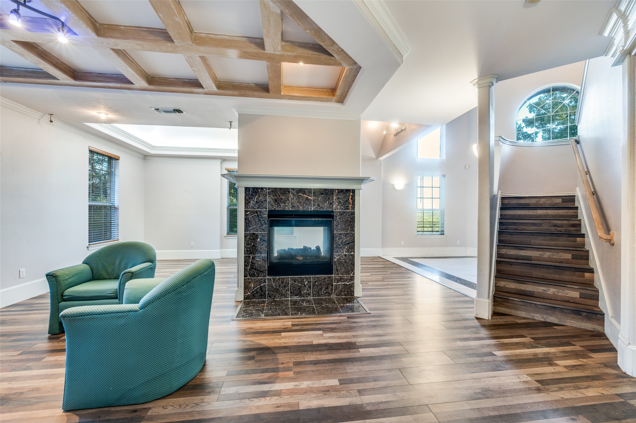 1805 Old Oak Drive Arlington TX 76012