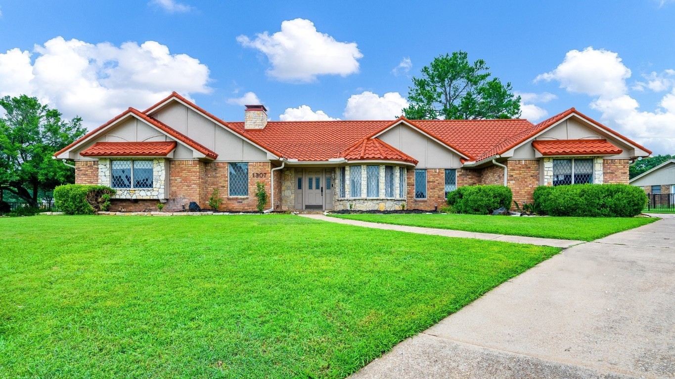 1307 Cherry Hill Court Mansfield TX 76063