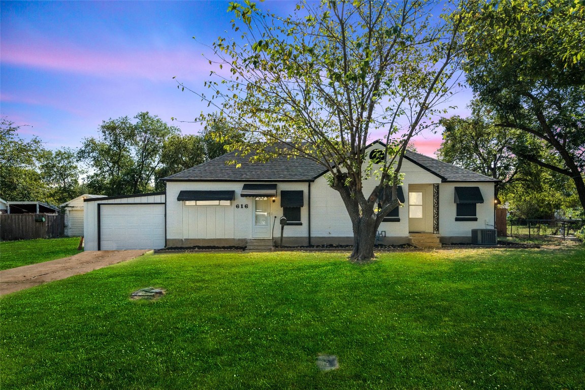 616 W Hammond Street Lancaster TX 75146