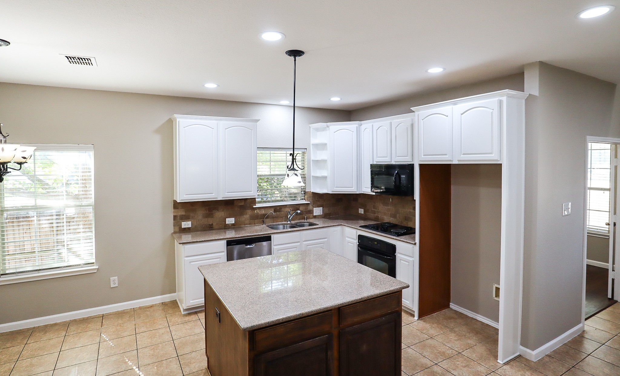 2000 New Braunfels Forney TX 75126