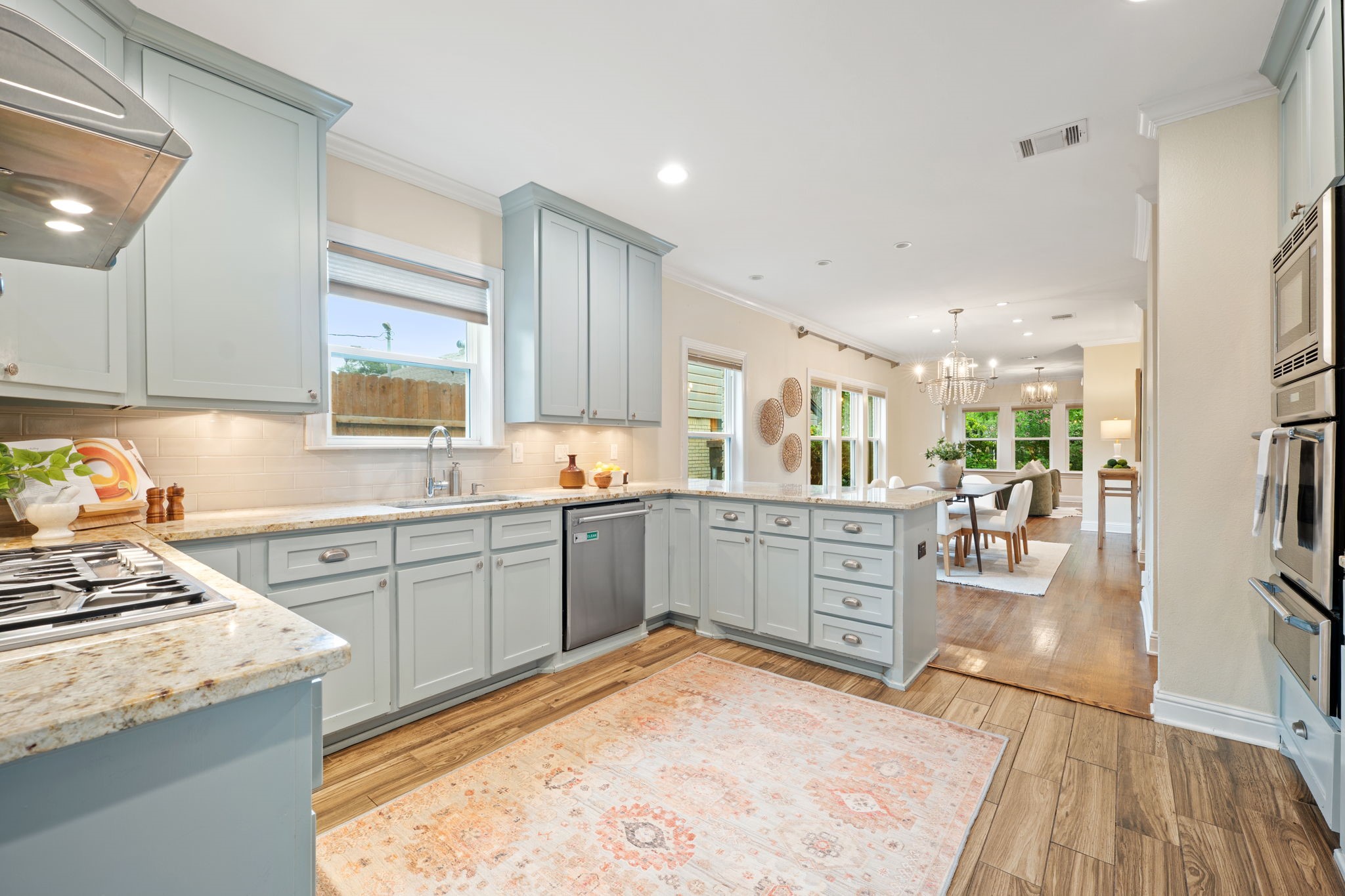1119 N Winnetka Avenue Dallas TX 75208