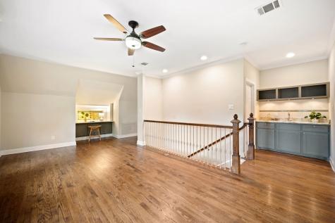 1119 N Winnetka Avenue Dallas TX 75208