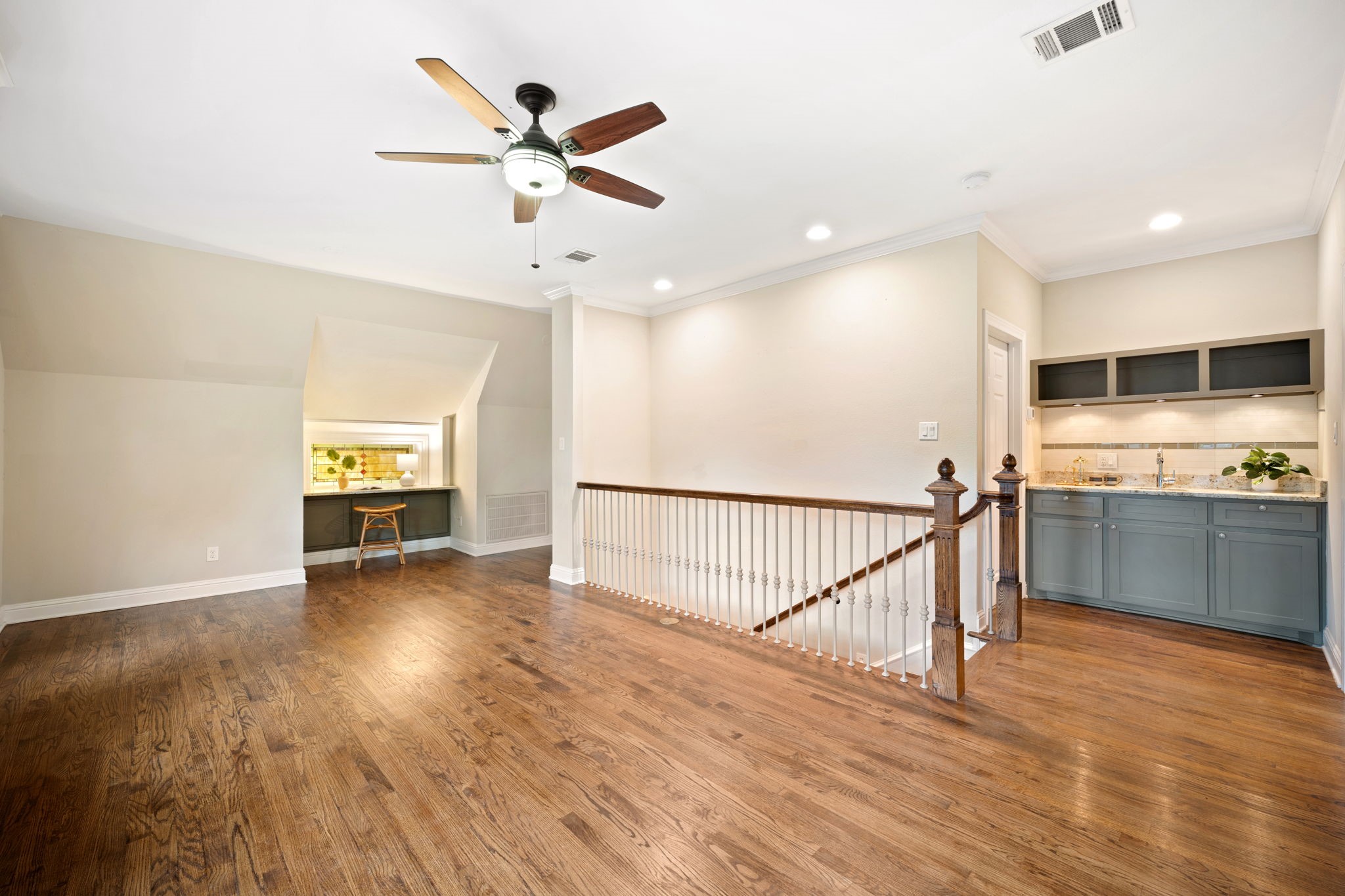 1119 N Winnetka Avenue Dallas TX 75208