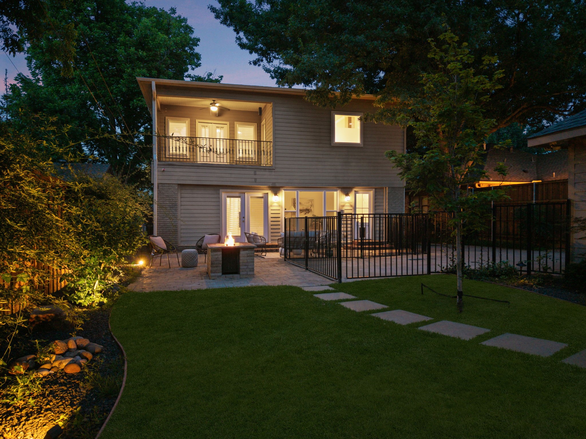 1119 N Winnetka Avenue Dallas TX 75208