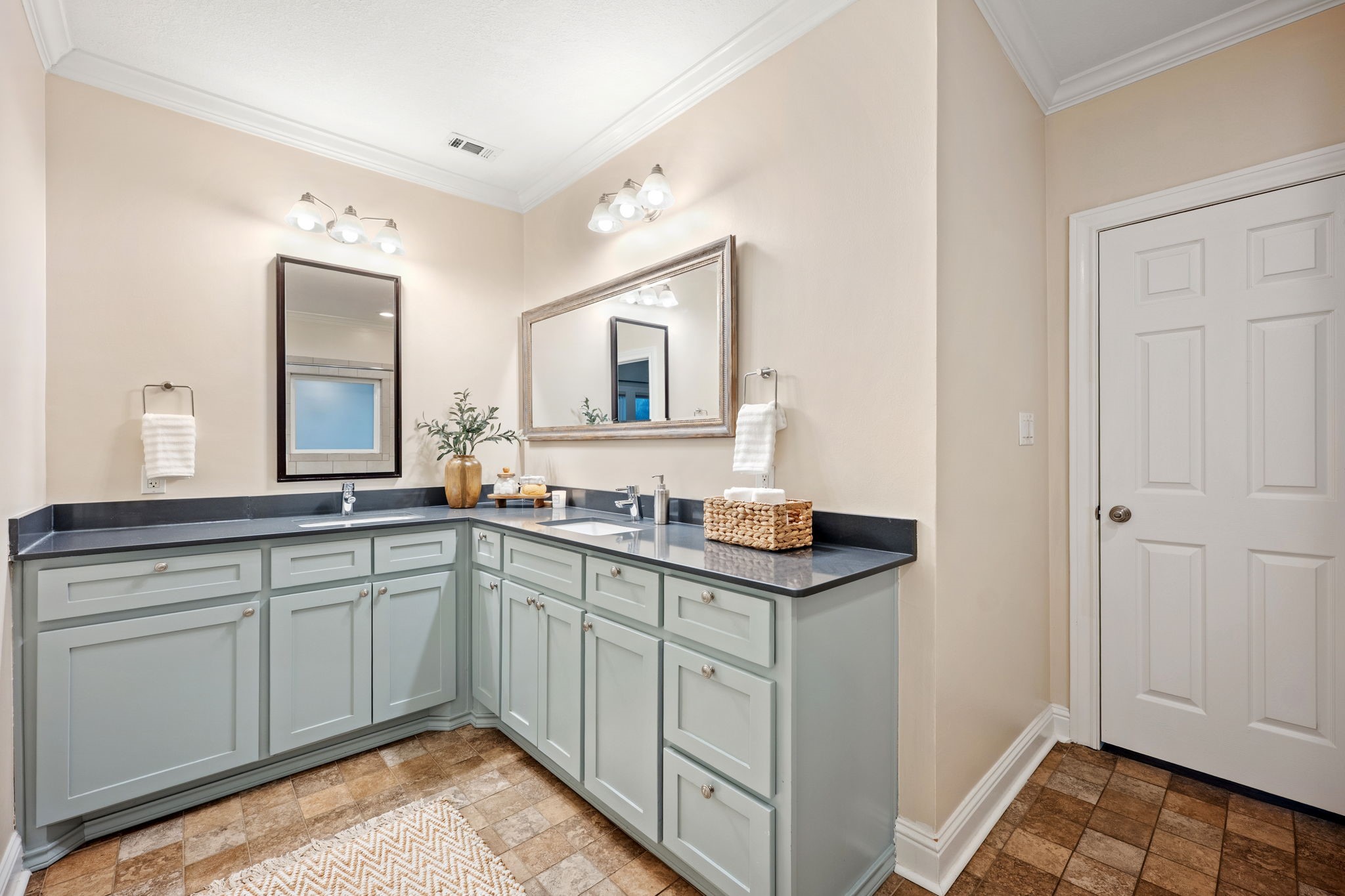 1119 N Winnetka Avenue Dallas TX 75208