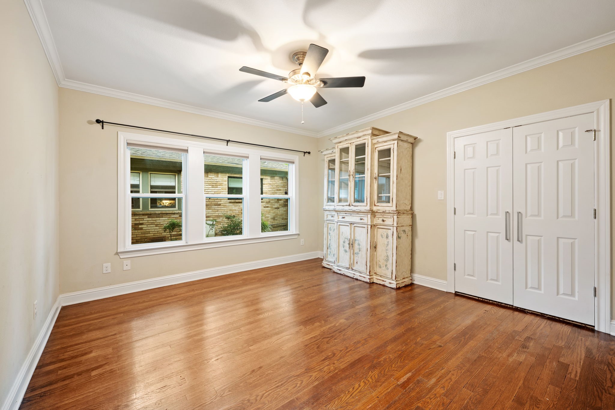 1119 N Winnetka Avenue Dallas TX 75208