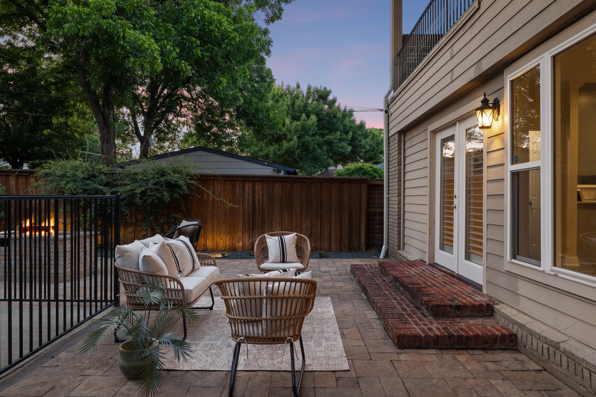 1119 N Winnetka Avenue Dallas TX 75208