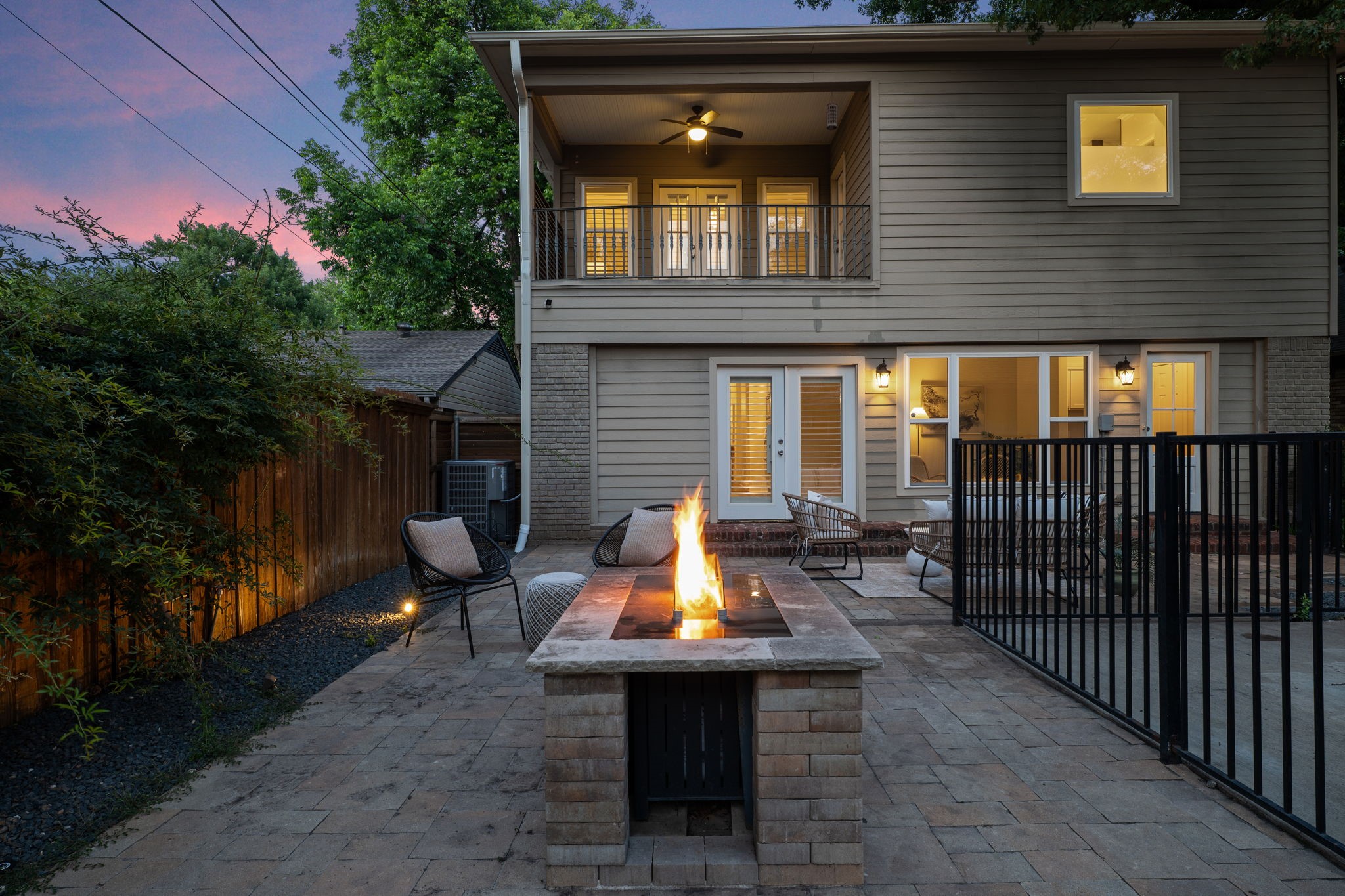1119 N Winnetka Avenue Dallas TX 75208