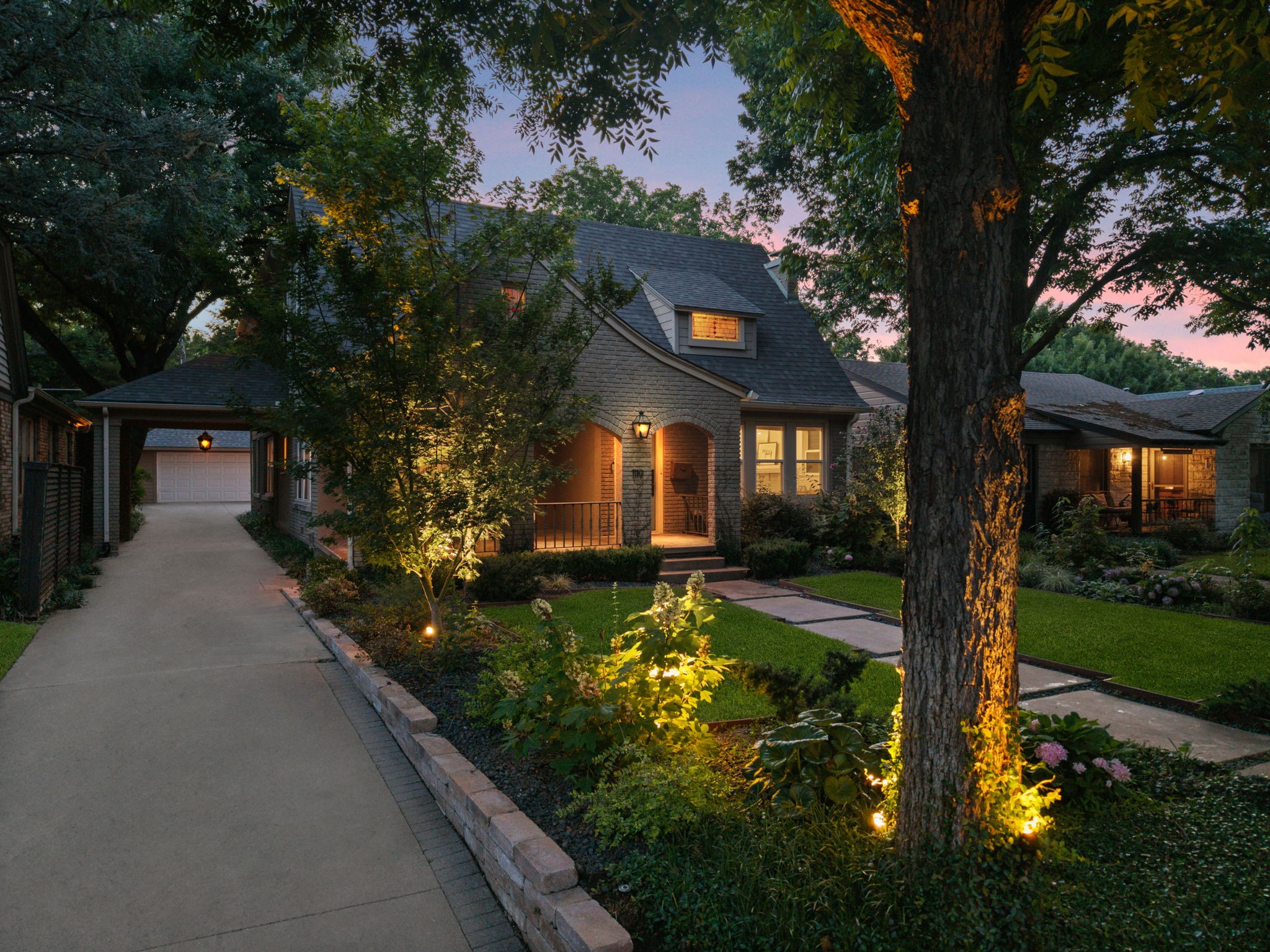 1119 N Winnetka Avenue Dallas TX 75208