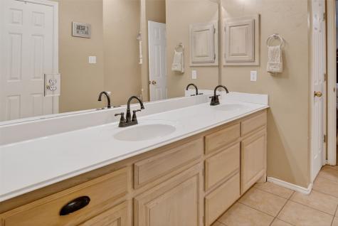 8905 San Joaquin Trail Fort Worth TX 76118