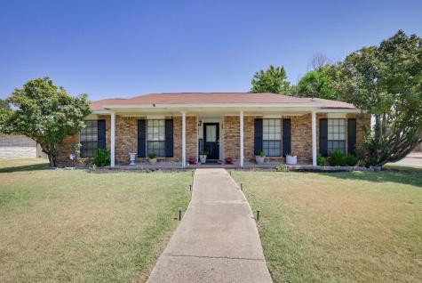 1802 Lewis Trail Grand Prairie TX 75052