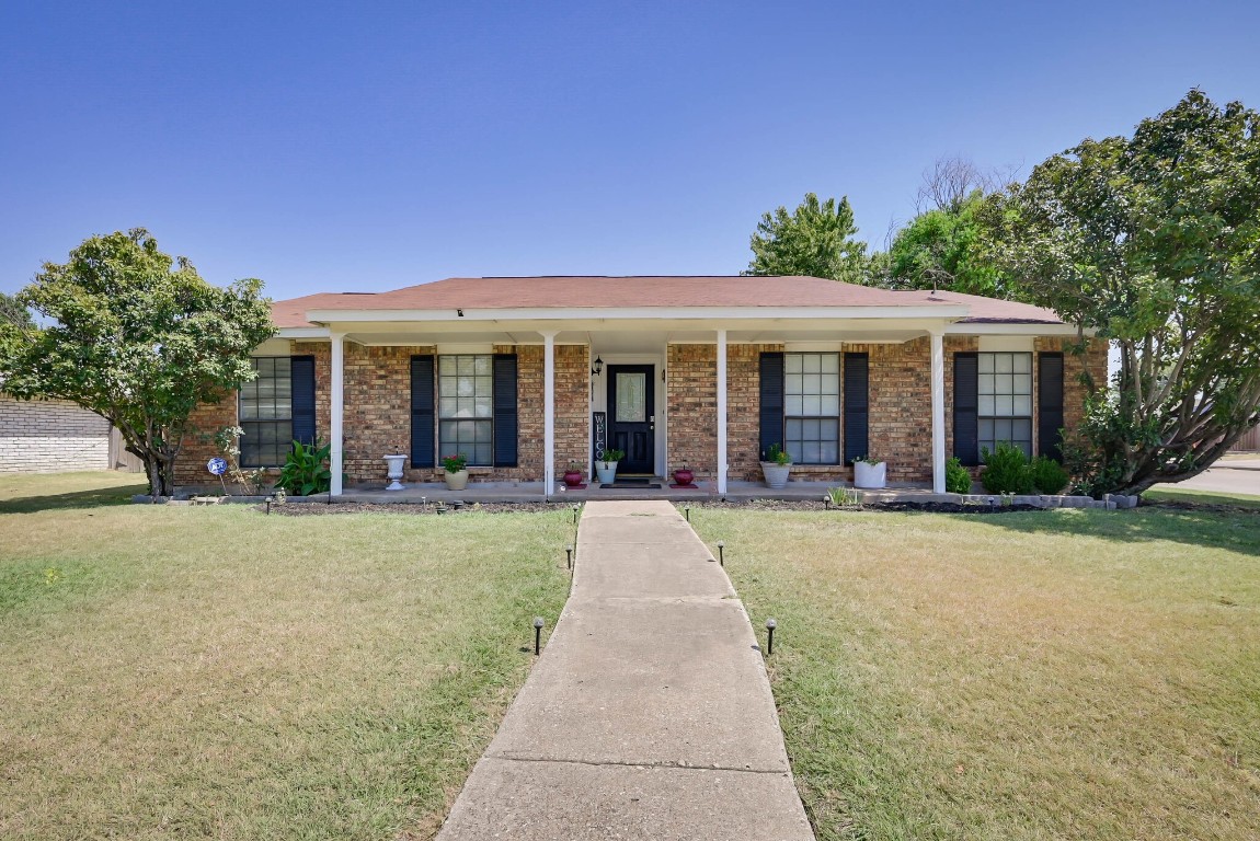 1802 Lewis Trail Grand Prairie TX 75052