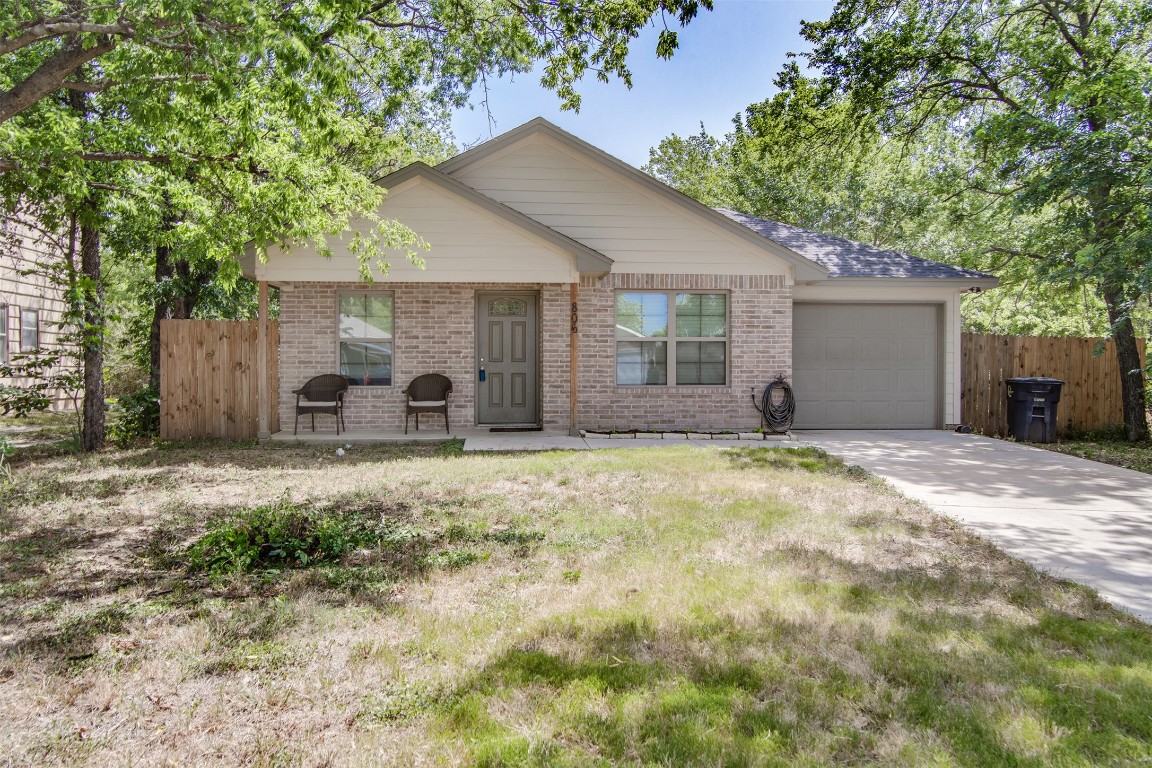 806 Chase Avenue Cleburne TX 76031